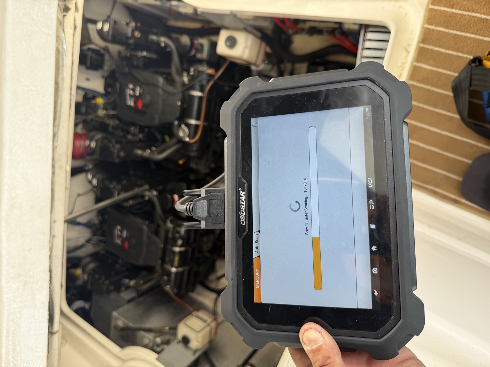 Electronic diagnostics on a Mercury twin-engine installation