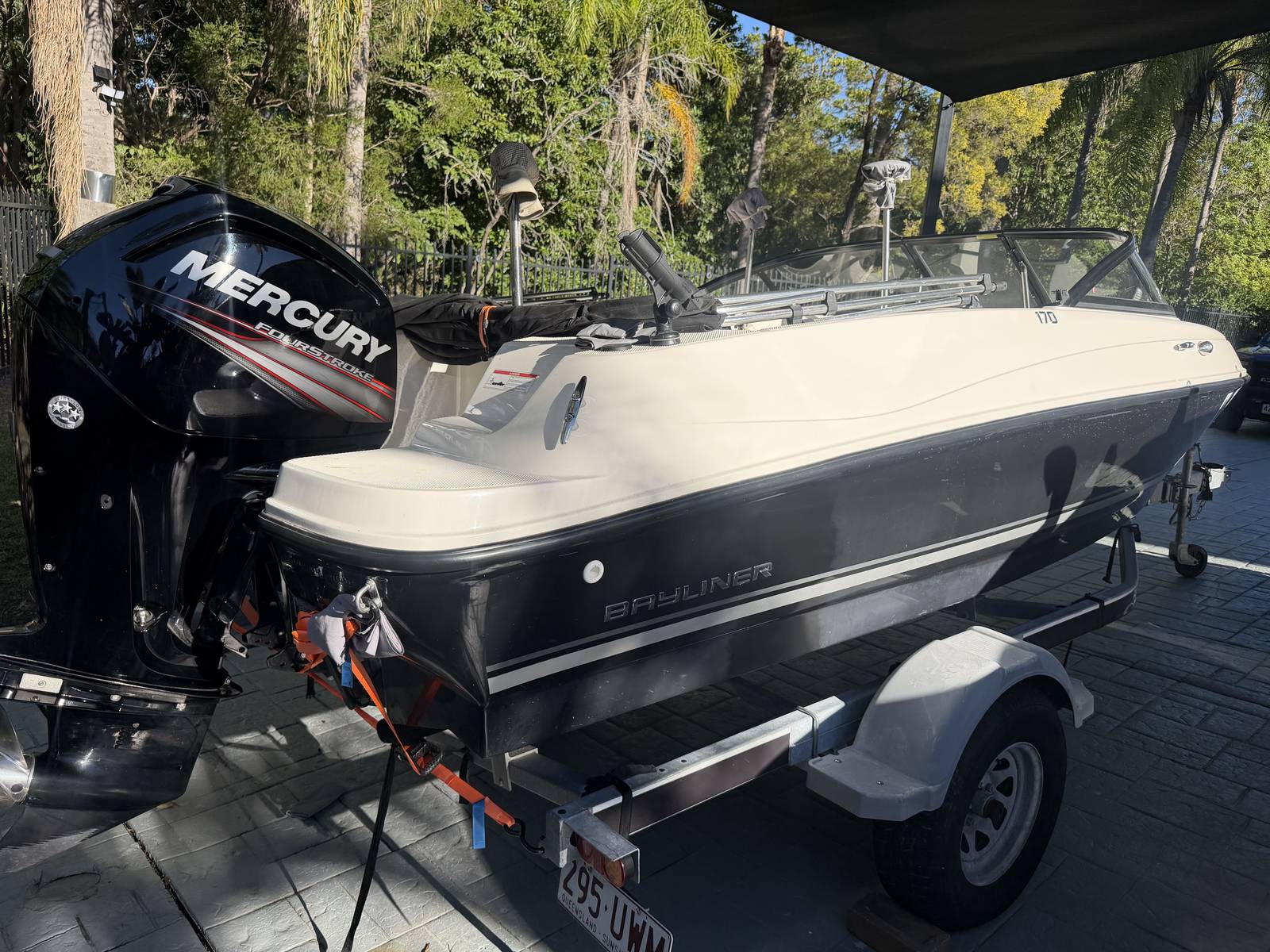 Gelcoat oxidation removal during boat detailing on the Gold Coast